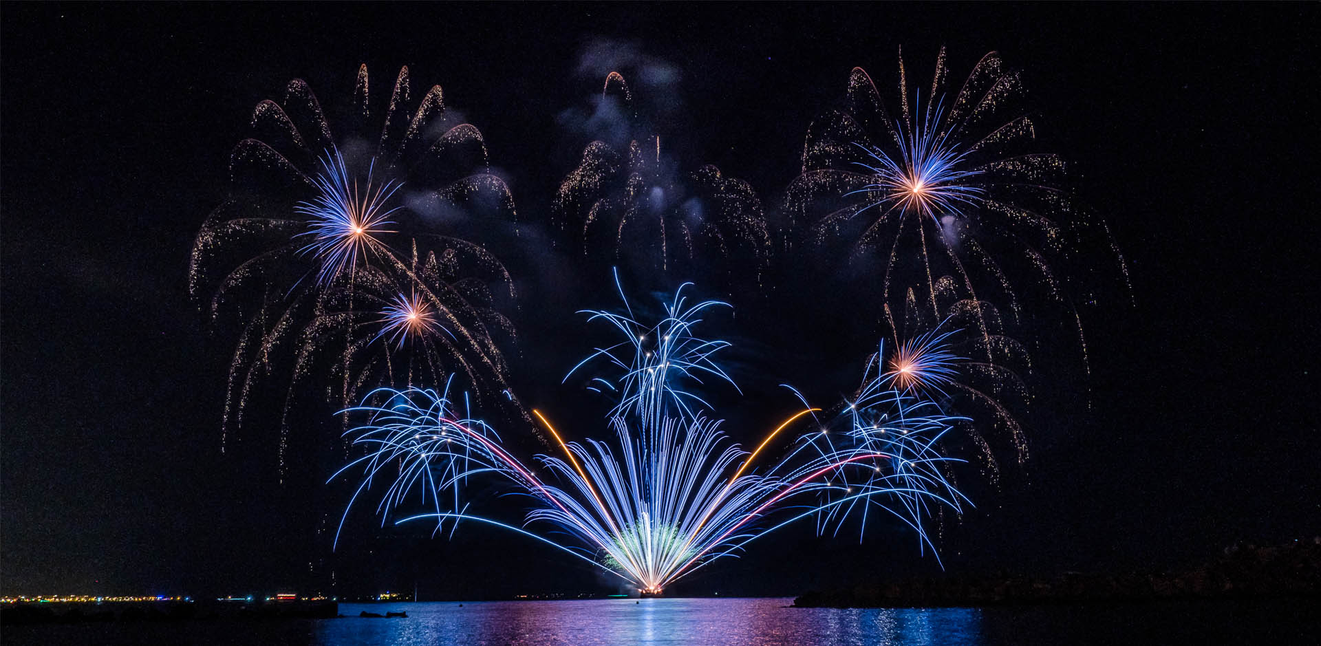 Feu d’artifices Mandelieu Feux d'Artifices Unic createur spectacle pyrotechnique Feu d’artifices Mandelieu Feux d'Artifices Unic createur spectacle pyrotechnique